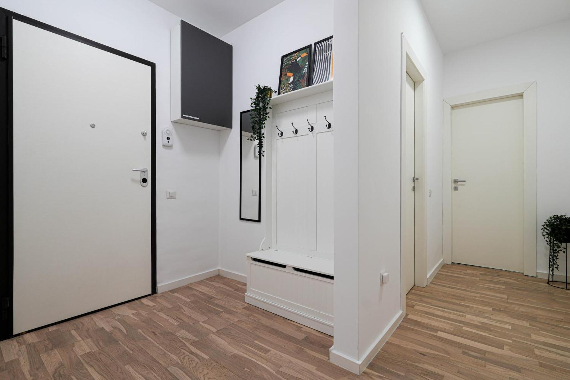 Gabi - Chic With Parking Close To Veranda Mall * Bucharest