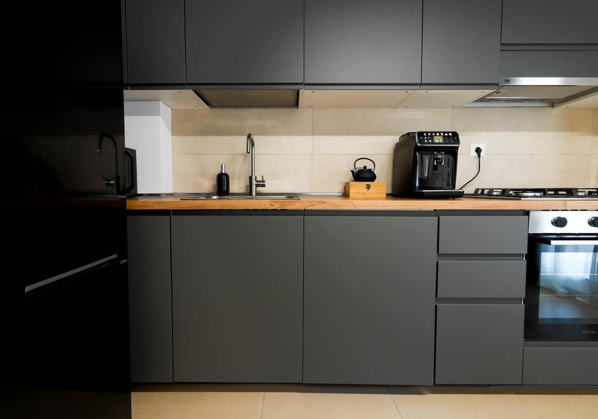 Gabi - Chic With Parking Close To Veranda Mall Apartment