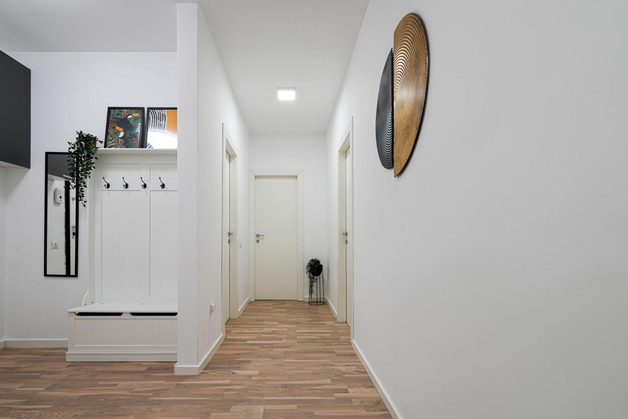 Apartment Gabi - Chic With Parking Close To Veranda Mall Bucharest